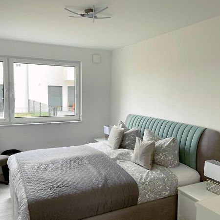 Exklusives Apartment Mit Blick Auf Den See Grossraeschen Esterno foto